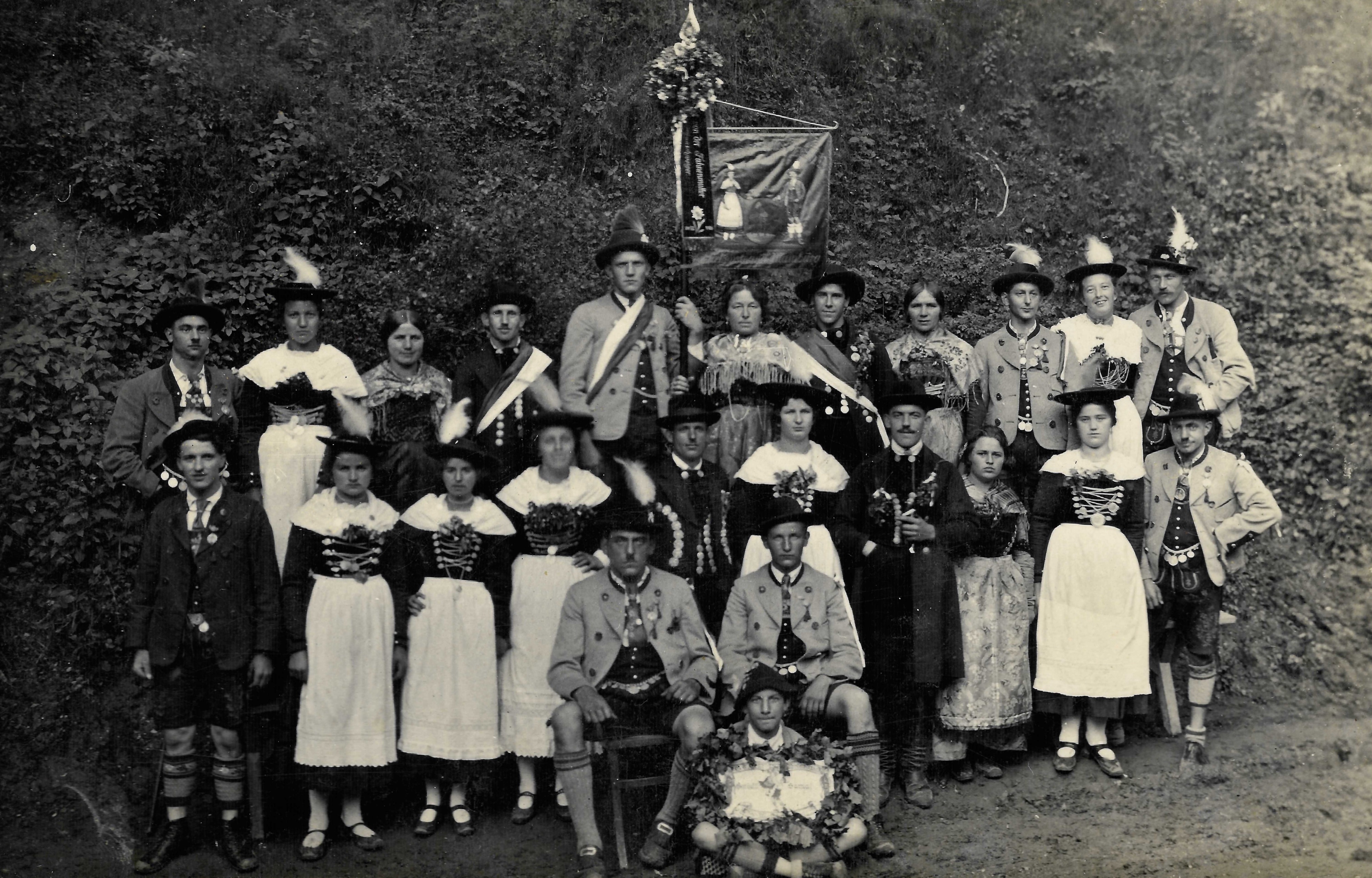 1926-Standartenweihe-Vereinsfoto-ohne-Rand